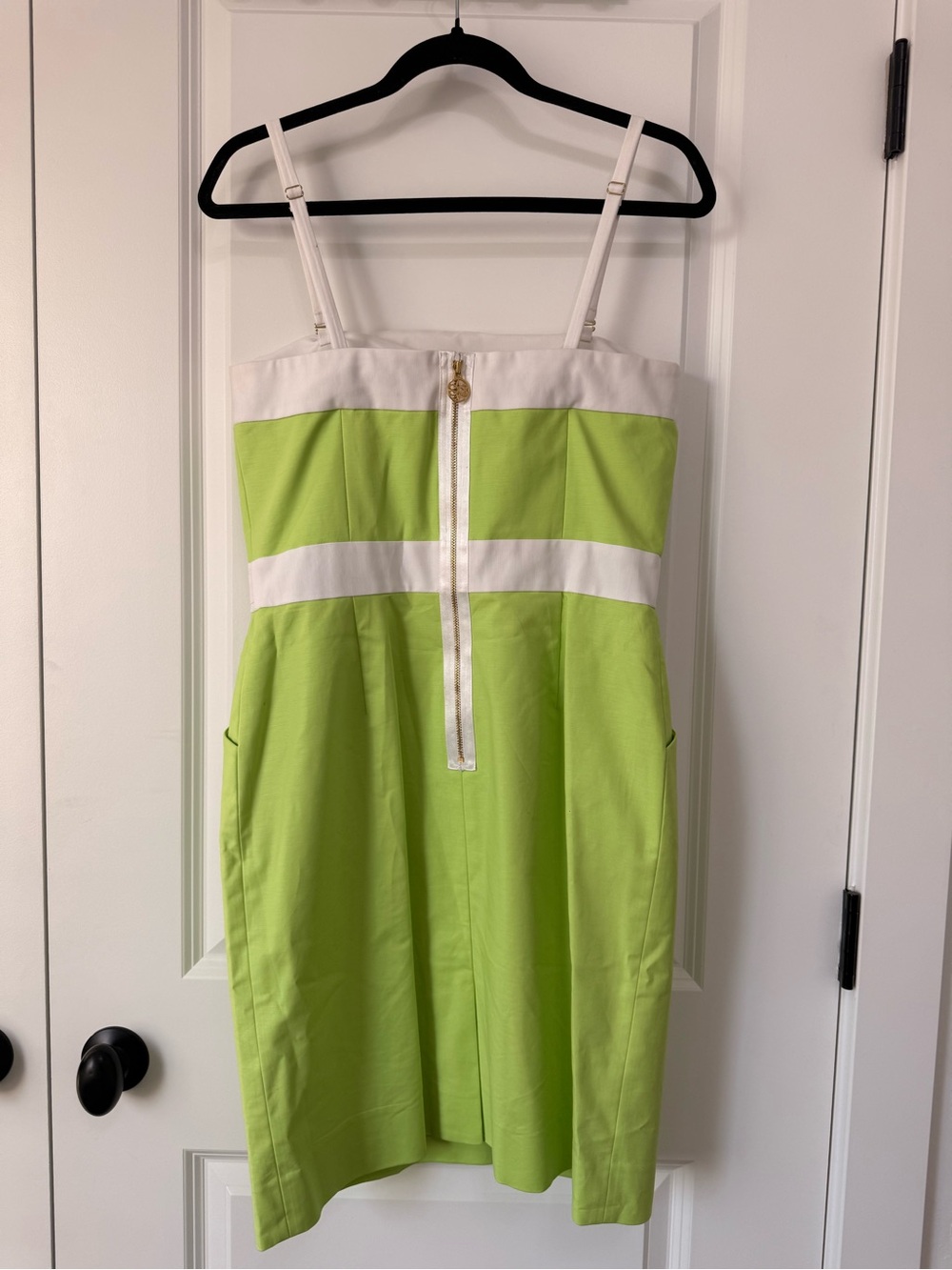 ANTONIO MELANI Lime Green and White Sheath Dress with Decorative Ring Belt - Picture 5 of 9